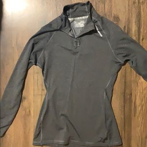Women’s Medium under armour 1/4 zip